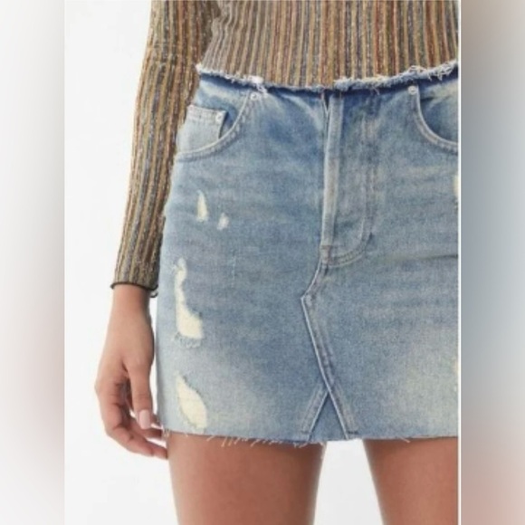 Urban Outfitters BDG Women's Size Medium Raw Edge Distressed Mini Denim Skirt - Picture 1 of 8